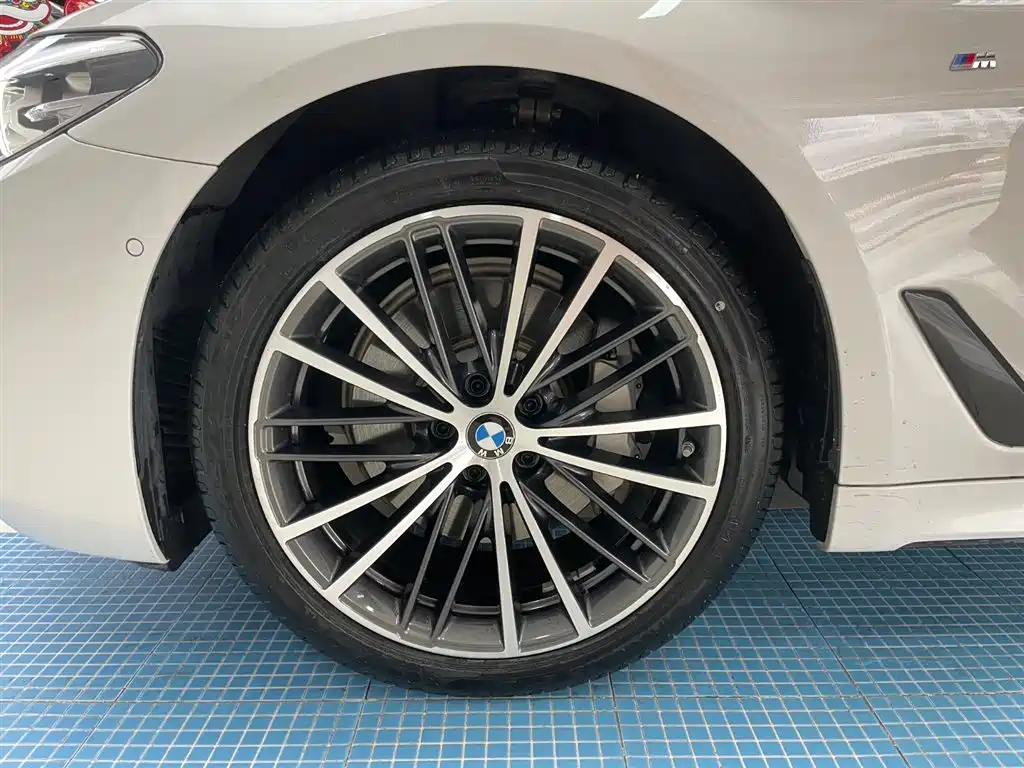 BMW BMW 5 Series 2019 Facelift 530Li Leading Edition M Sport Package 2019 - thumbnail 27