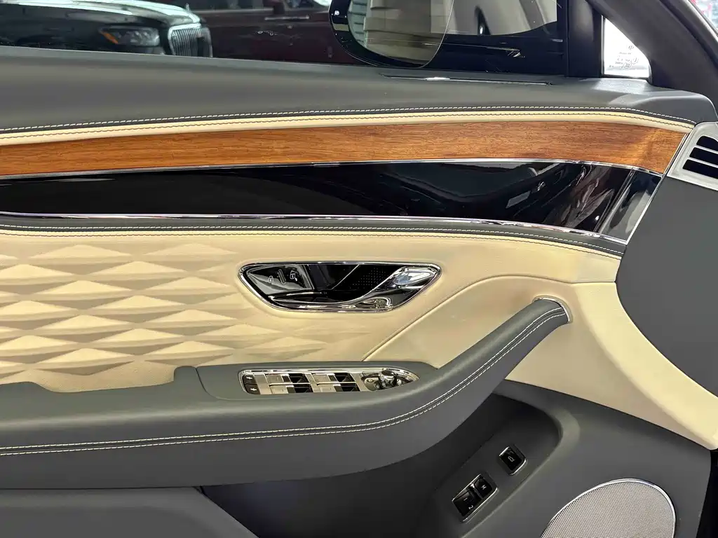 Bentley Bentley Flying Spur 2023 4.0T V8 Azure Edition 2024 - thumbnail 7