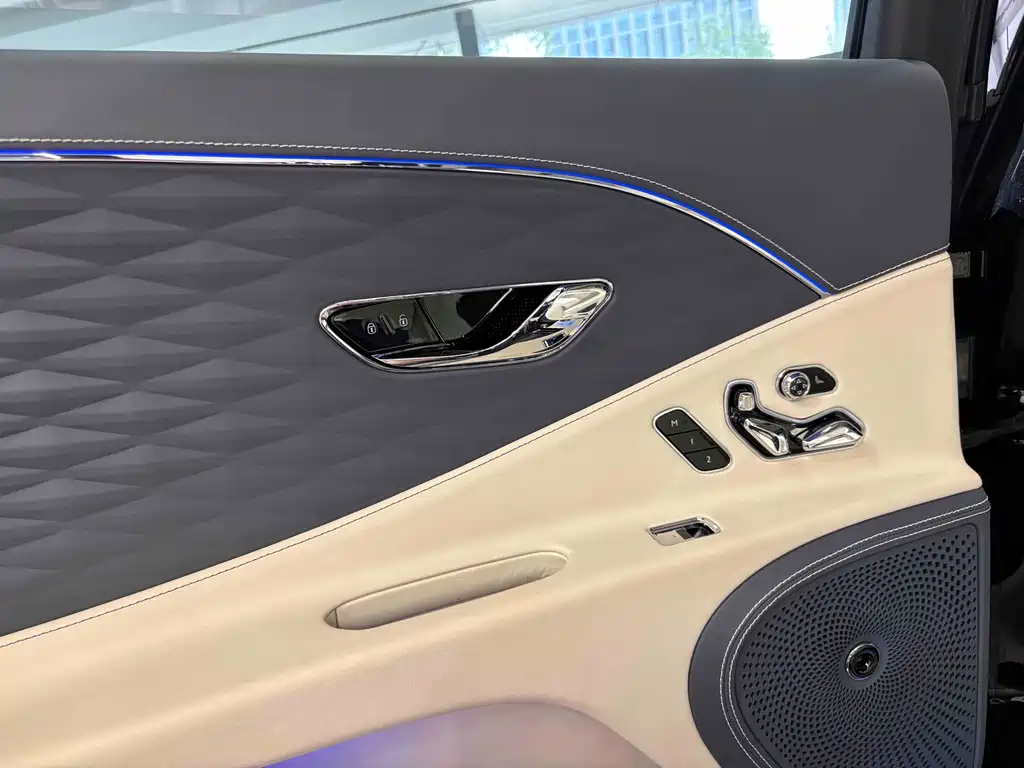 Bentley Bentley Flying Spur 2023 4.0T V8 Azure Edition 2024 - thumbnail 19