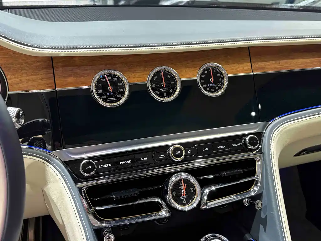 Bentley Bentley Flying Spur 2023 4.0T V8 Azure Edition 2024 - thumbnail 24