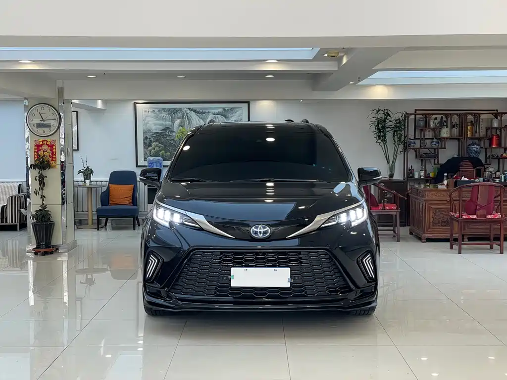 Toyota 2022 Toyota Sienna 2.5L US Spec 2022 - thumbnail 2