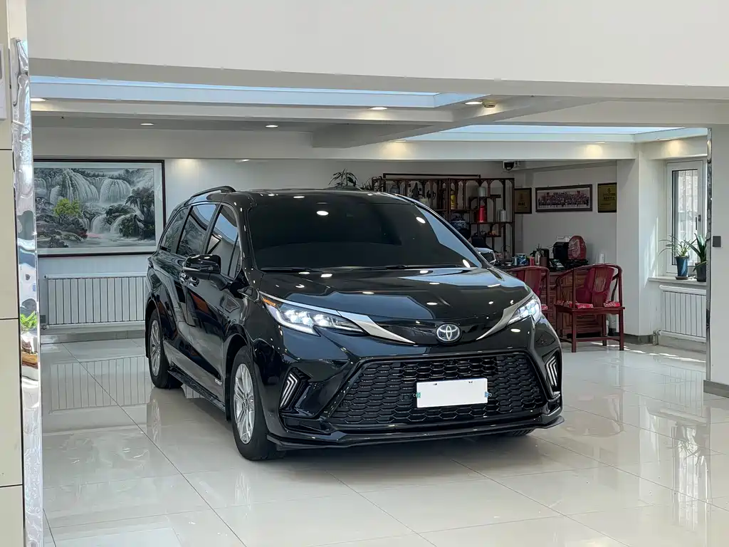 Toyota 2022 Toyota Sienna 2.5L US Spec 2022 - thumbnail 3