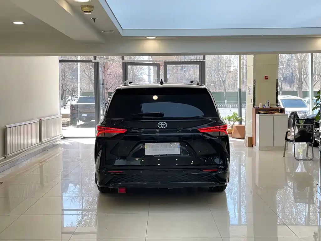 Toyota 2022 Toyota Sienna 2.5L US Spec 2022 - thumbnail 5