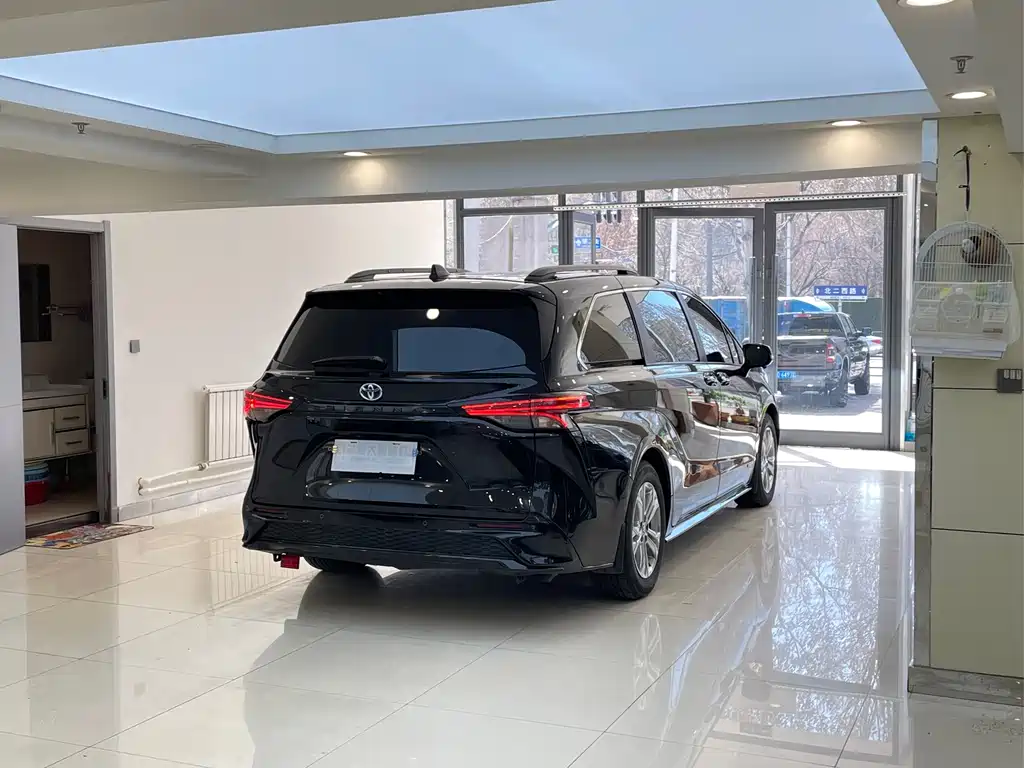 Toyota 2022 Toyota Sienna 2.5L US Spec 2022 - thumbnail 6