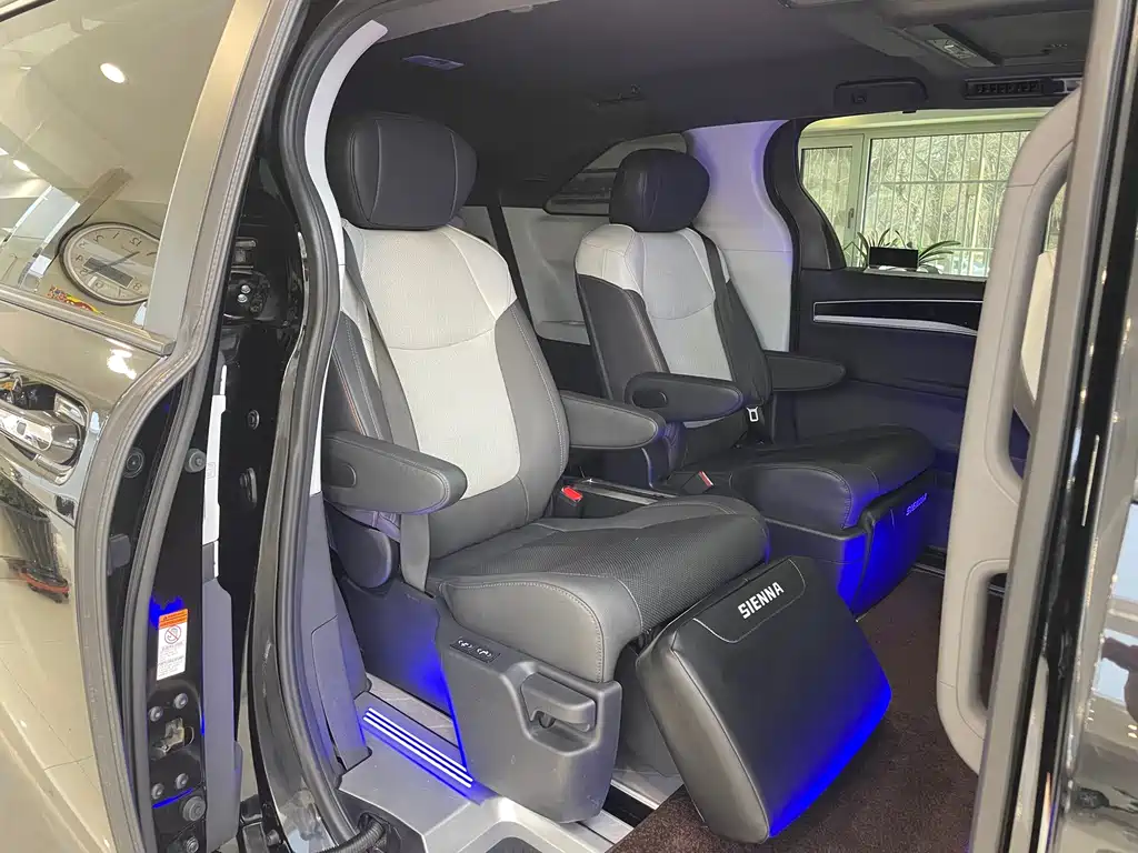 Toyota 2022 Toyota Sienna 2.5L US Spec 2022 - thumbnail 12