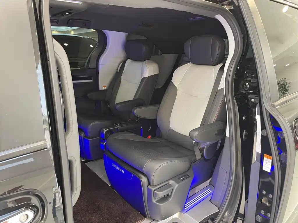 Toyota 2022 Toyota Sienna 2.5L US Spec 2022 - thumbnail 14