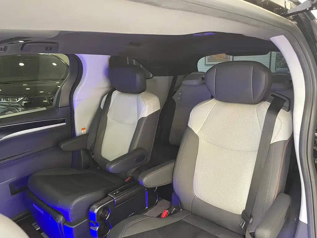 Toyota 2022 Toyota Sienna 2.5L US Spec 2022 - thumbnail 16