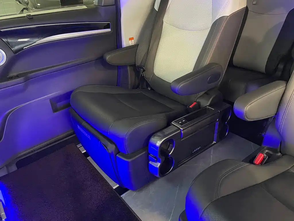 Toyota 2022 Toyota Sienna 2.5L US Spec 2022 - thumbnail 18