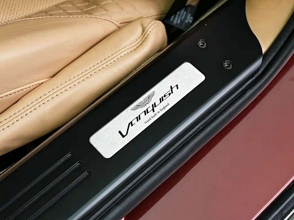 Aston Martin Aston Martin Vanquish 2013 6.0L Standard 2016 - thumbnail 5