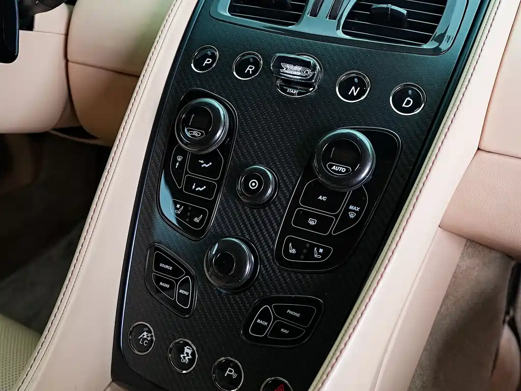 Aston Martin Aston Martin Vanquish 2013 6.0L Standard 2016 - thumbnail 17