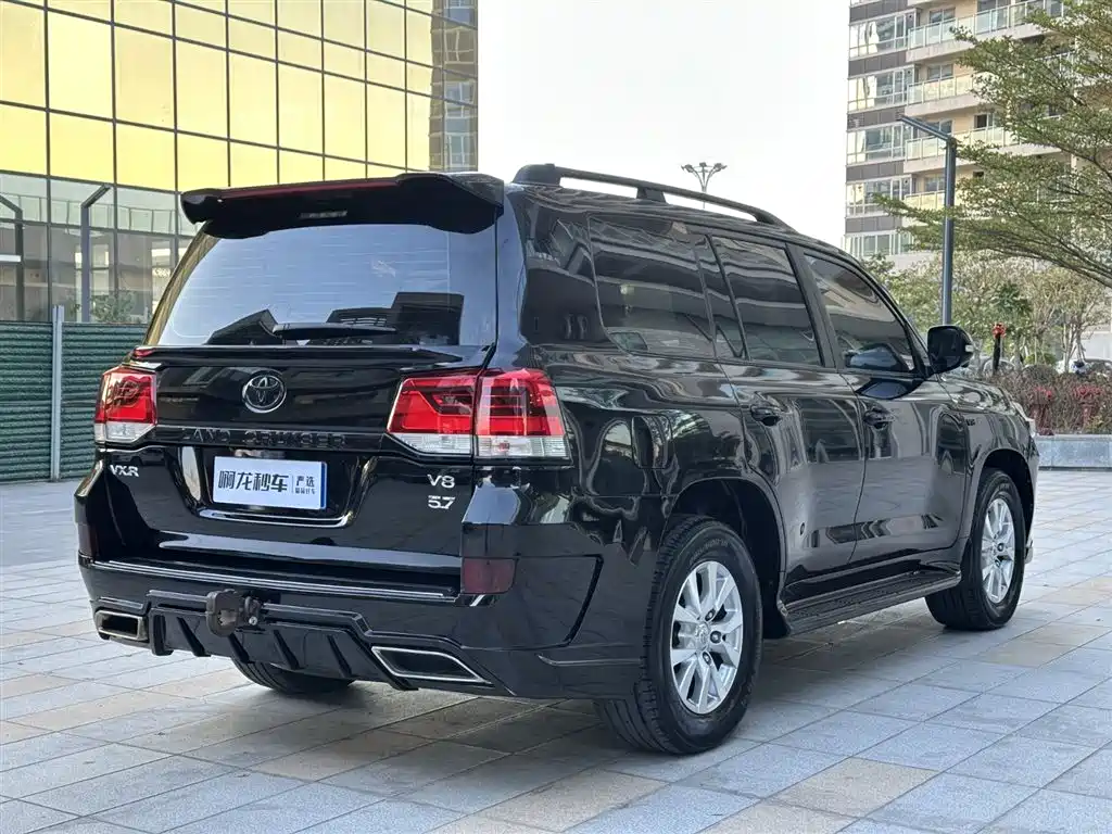 Toyota Land Cruiser (Import) 2020 5.7L Middle East Edition 2020 - thumbnail 4