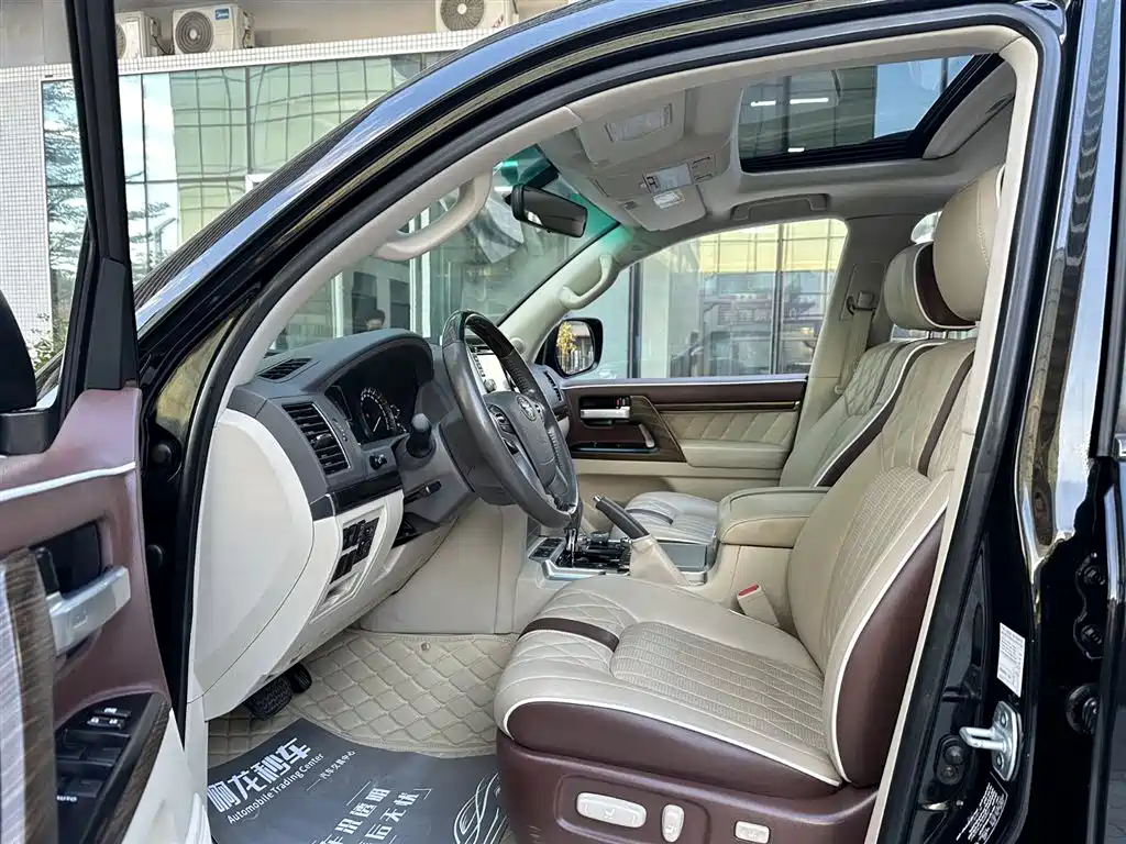 Toyota Land Cruiser (Import) 2020 5.7L Middle East Edition 2020 - thumbnail 7