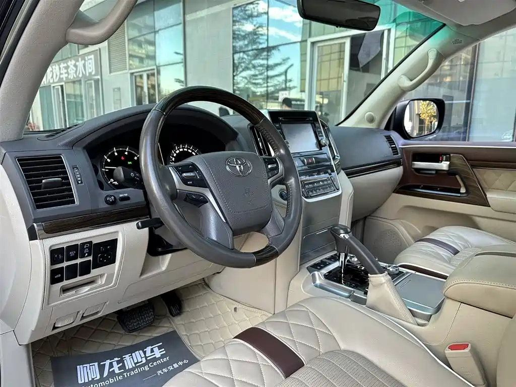 Toyota Land Cruiser (Import) 2020 5.7L Middle East Edition 2020 - thumbnail 8