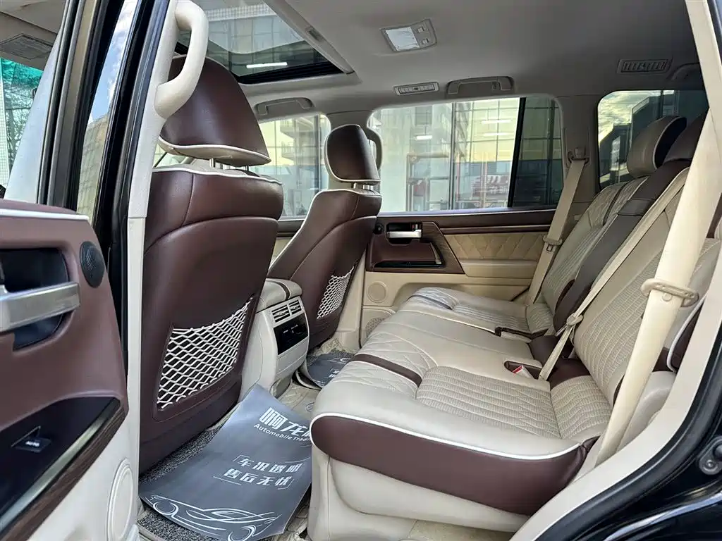 Toyota Land Cruiser (Import) 2020 5.7L Middle East Edition 2020 - thumbnail 9
