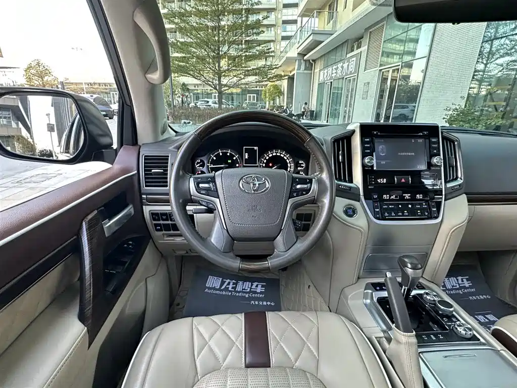 Toyota Land Cruiser (Import) 2020 5.7L Middle East Edition 2020 - thumbnail 15