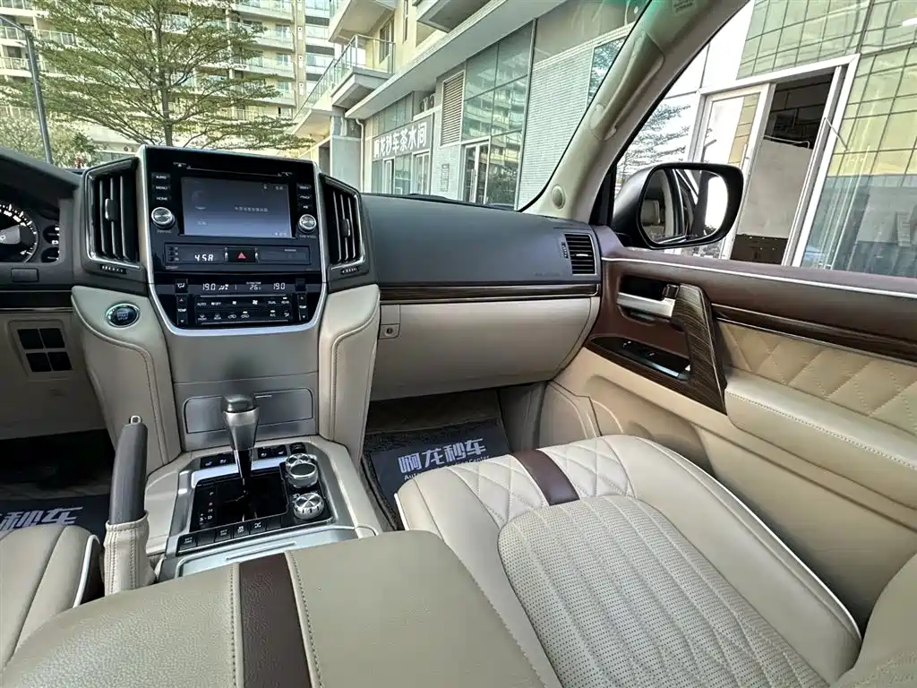 Toyota Land Cruiser (Import) 2020 5.7L Middle East Edition 2020 - thumbnail 16