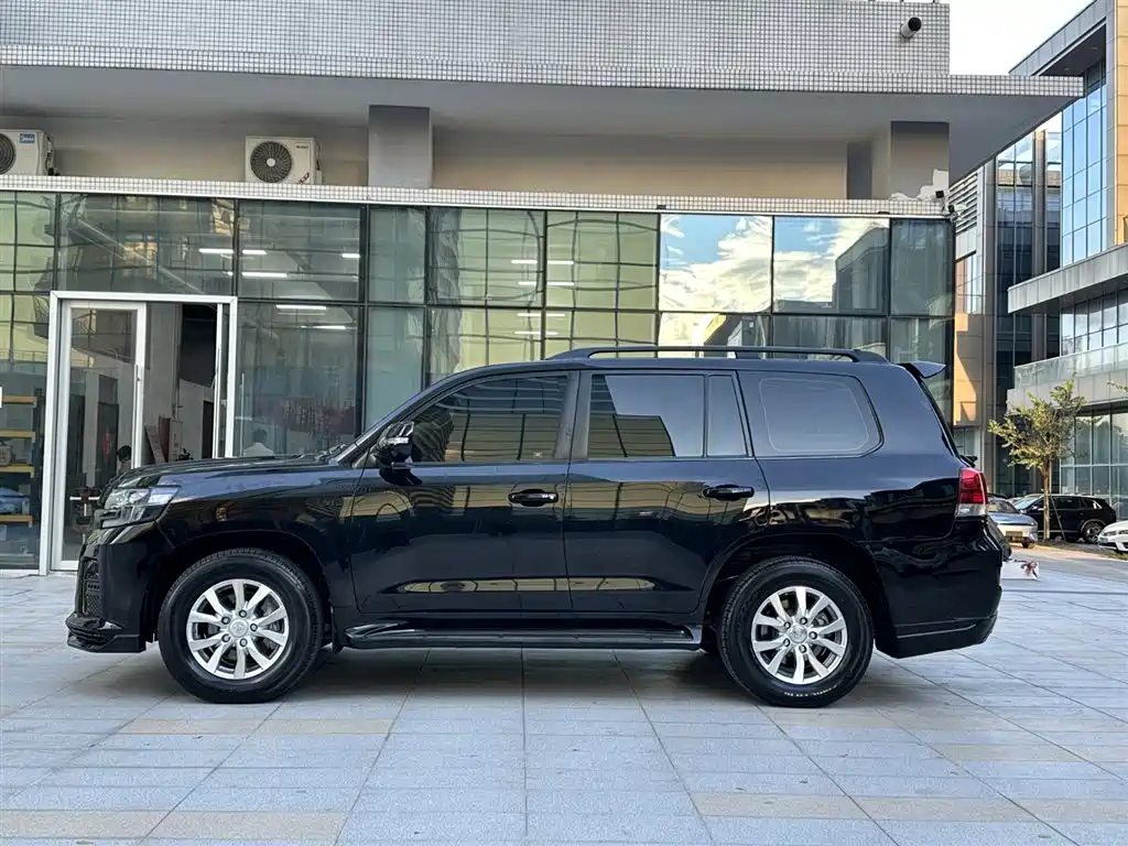 Toyota Land Cruiser (Import) 2020 5.7L Middle East Edition 2020 - thumbnail 24
