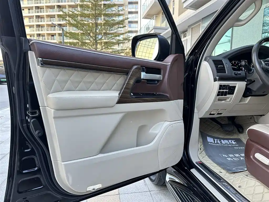Toyota Land Cruiser (Import) 2020 5.7L Middle East Edition 2020 - thumbnail 26