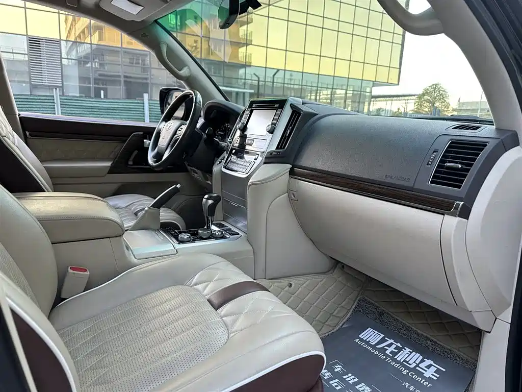 Toyota Land Cruiser (Import) 2020 5.7L Middle East Edition 2020 - thumbnail 28