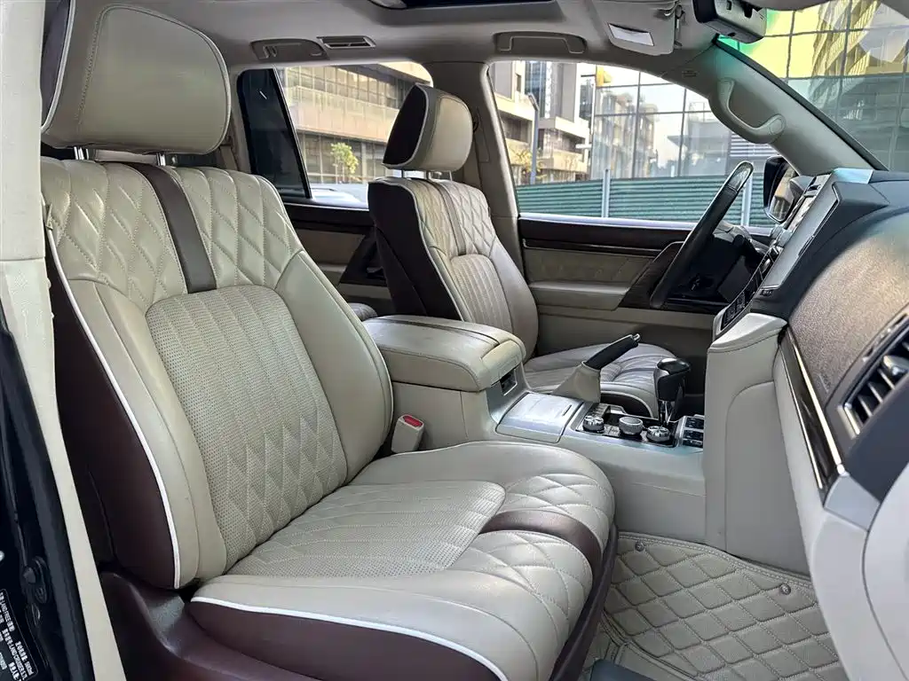 Toyota Land Cruiser (Import) 2020 5.7L Middle East Edition 2020 - thumbnail 29