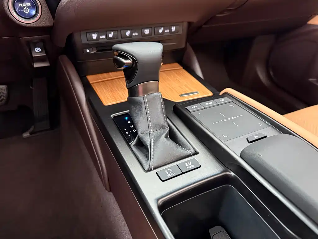 Lexus Lexus ES 300h Executive Edition 2019 - thumbnail 18