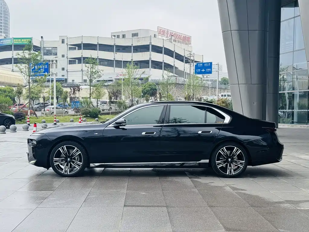 BMW BMW 7 Series 2023 740Li Leading Edition M Sport Package 2024 - thumbnail 3