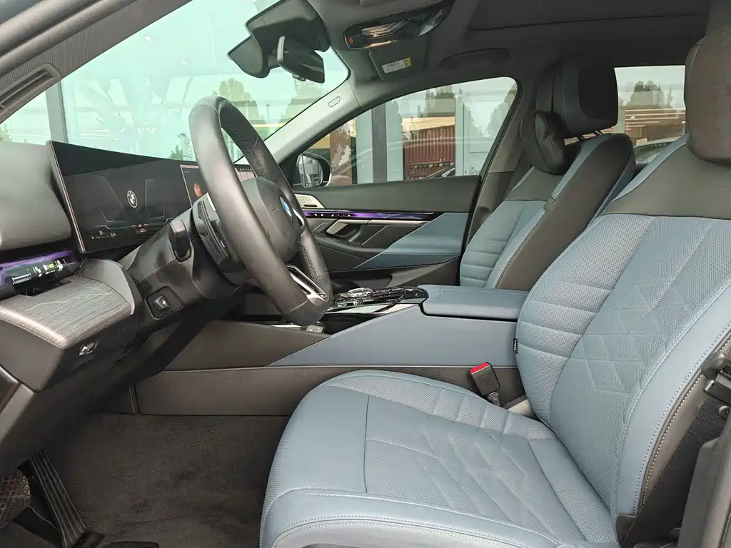 BMW BMW 5 Series 2024 530Li Exclusive M Sport Package 2024 - thumbnail 3