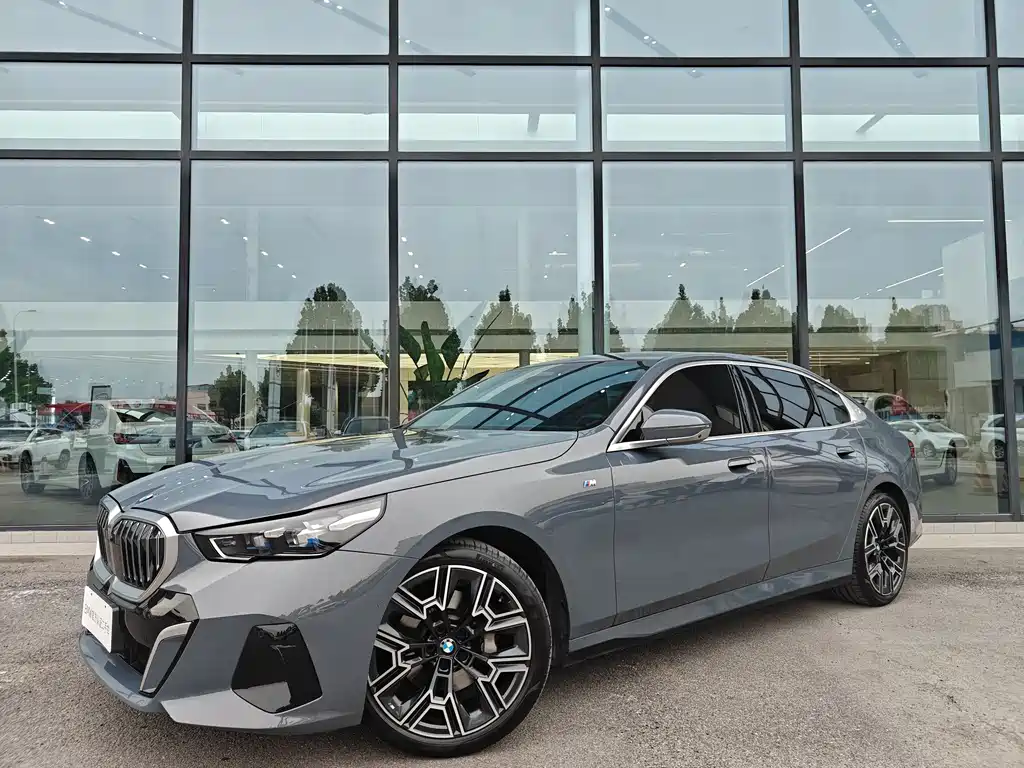 BMW BMW 5 Series 2024 530Li Exclusive M Sport Package 2024 - thumbnail 11