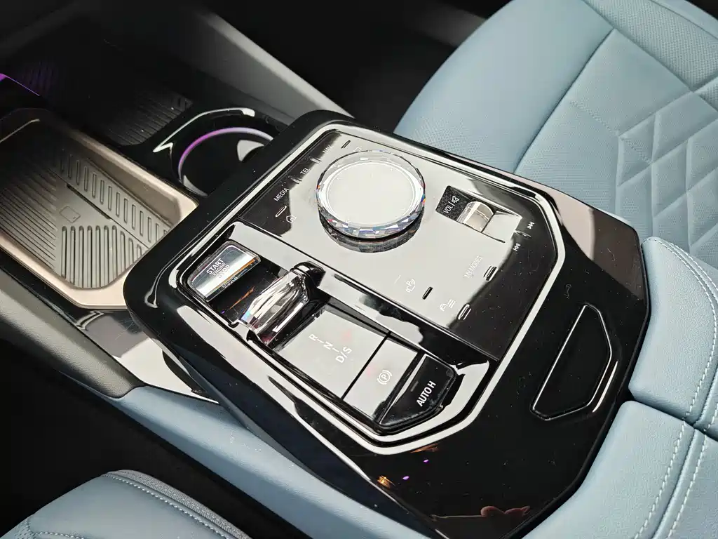 BMW BMW 5 Series 2024 530Li Exclusive M Sport Package 2024 - thumbnail 13