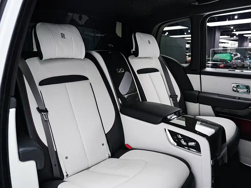Rolls-Royce Cullinan 2020 Black Badge 2021 - thumbnail 23