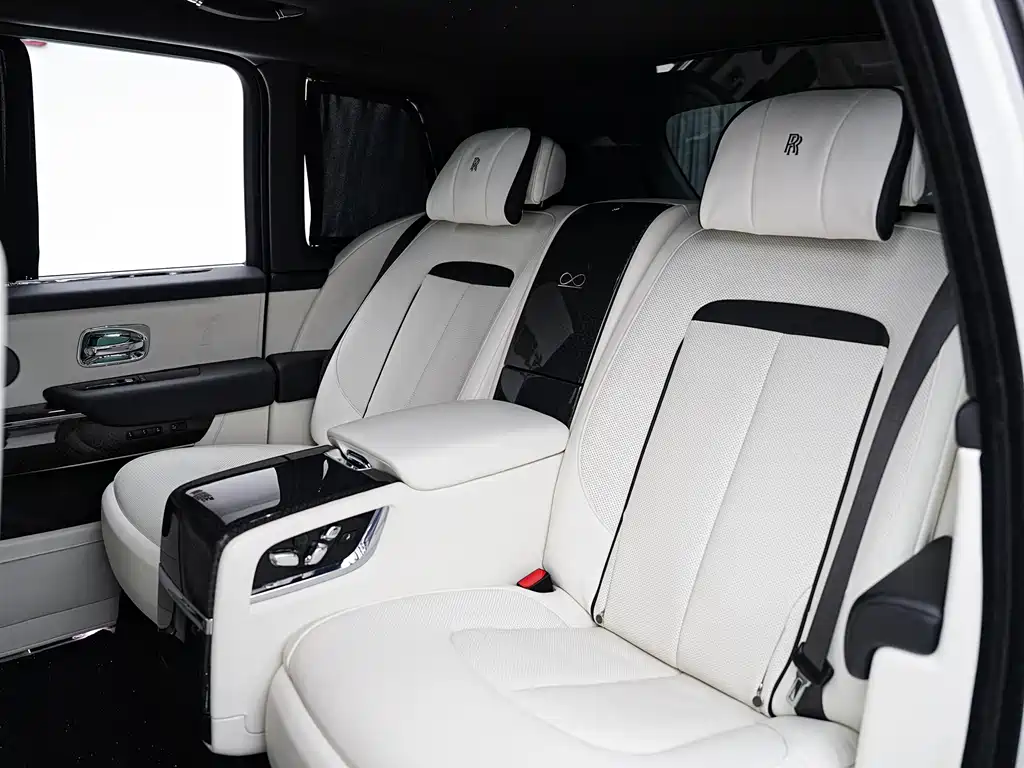 Rolls-Royce Cullinan 2020 Black Badge 2020 - thumbnail 12