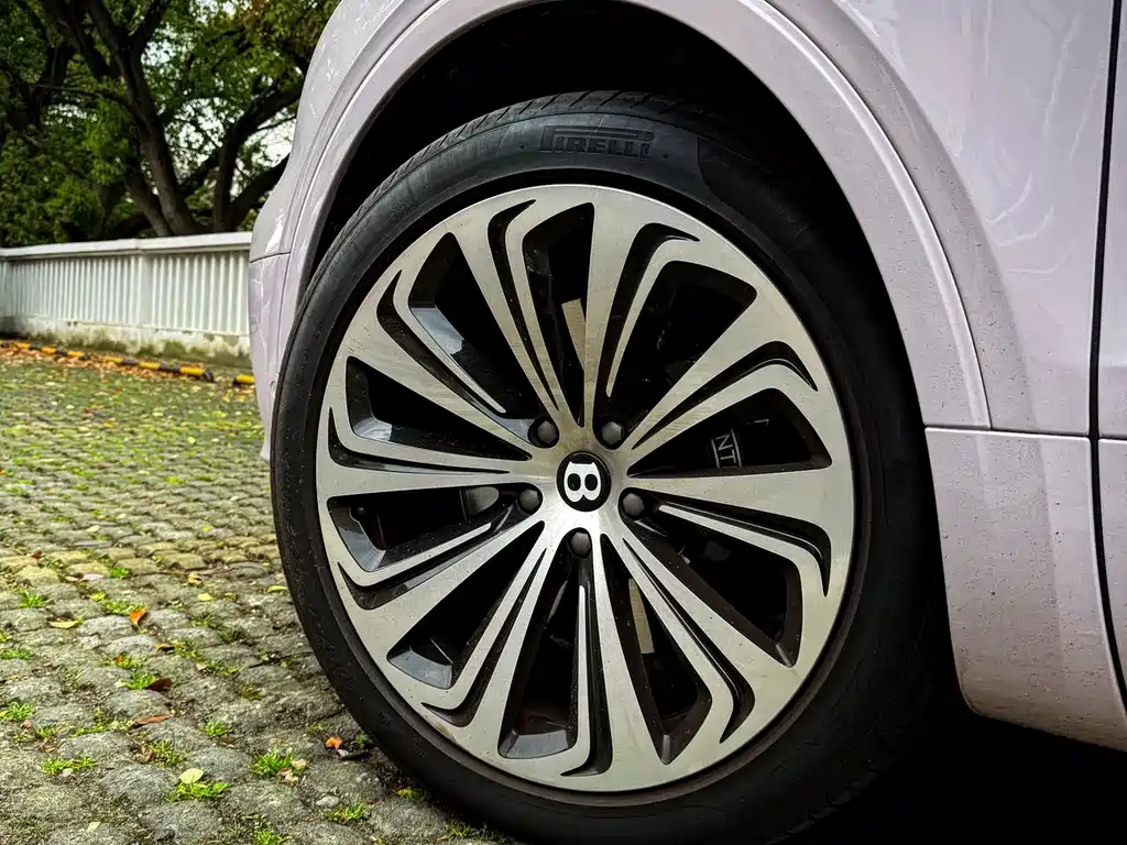 Bentley Bentayga Hybrid 2021 3.0T PHEV 2022 - thumbnail 6