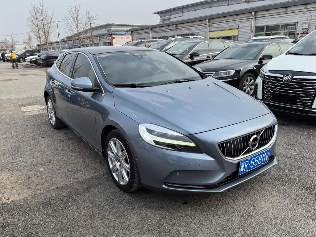 Volvo Volvo V40 2018 T3 Inscription 2018 - thumbnail 3