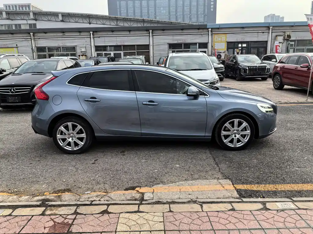Volvo Volvo V40 2018 T3 Inscription 2018 - thumbnail 4