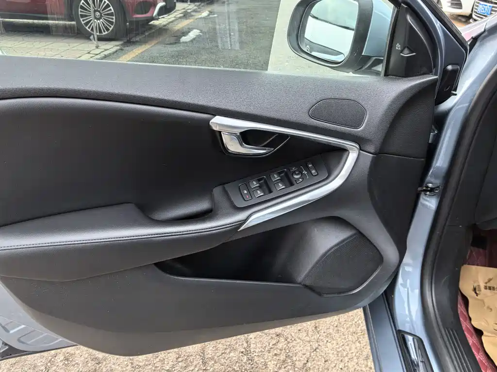Volvo Volvo V40 2018 T3 Inscription 2018 - thumbnail 9