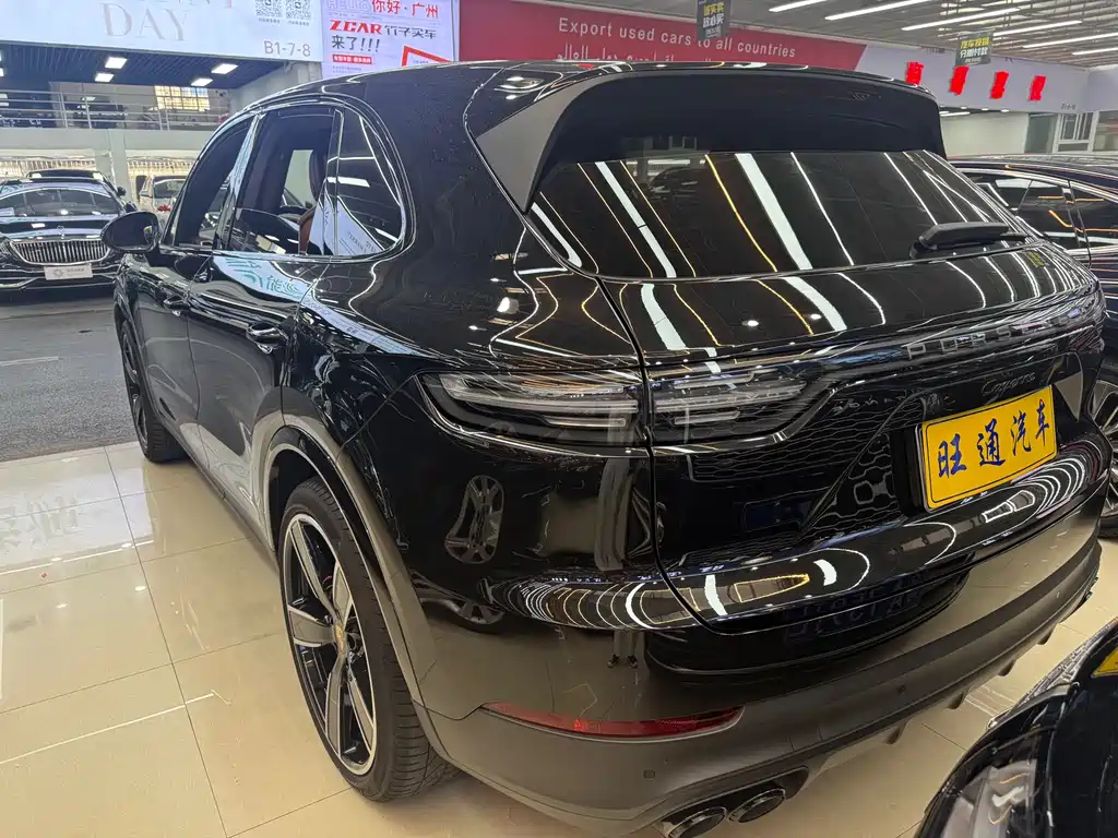 Porsche Porsche Cayenne 2023 Cayenne 3.0T Platinum Edition 2023 - thumbnail 4