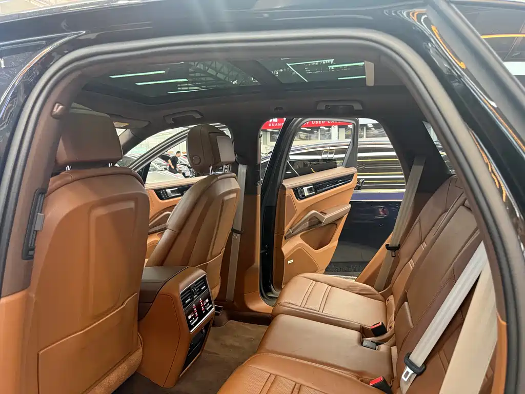 Porsche Porsche Cayenne 2023 Cayenne 3.0T Platinum Edition 2023 - thumbnail 9