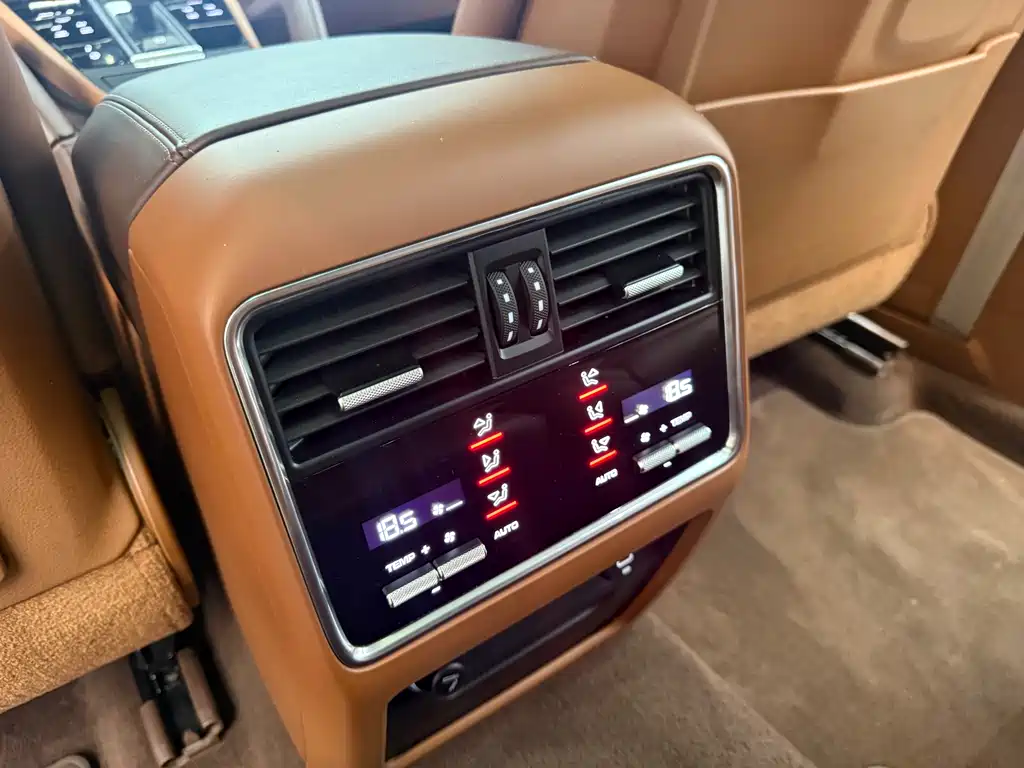Porsche Porsche Cayenne 2023 Cayenne 3.0T Platinum Edition 2023 - thumbnail 11