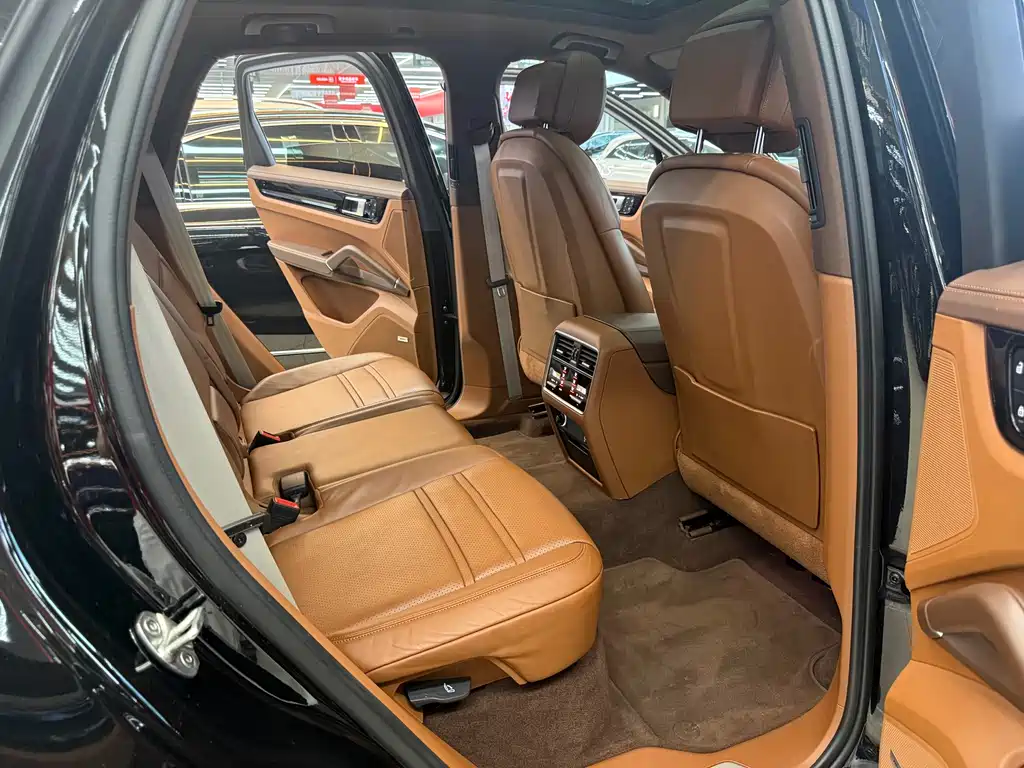 Porsche Porsche Cayenne 2023 Cayenne 3.0T Platinum Edition 2023 - thumbnail 15