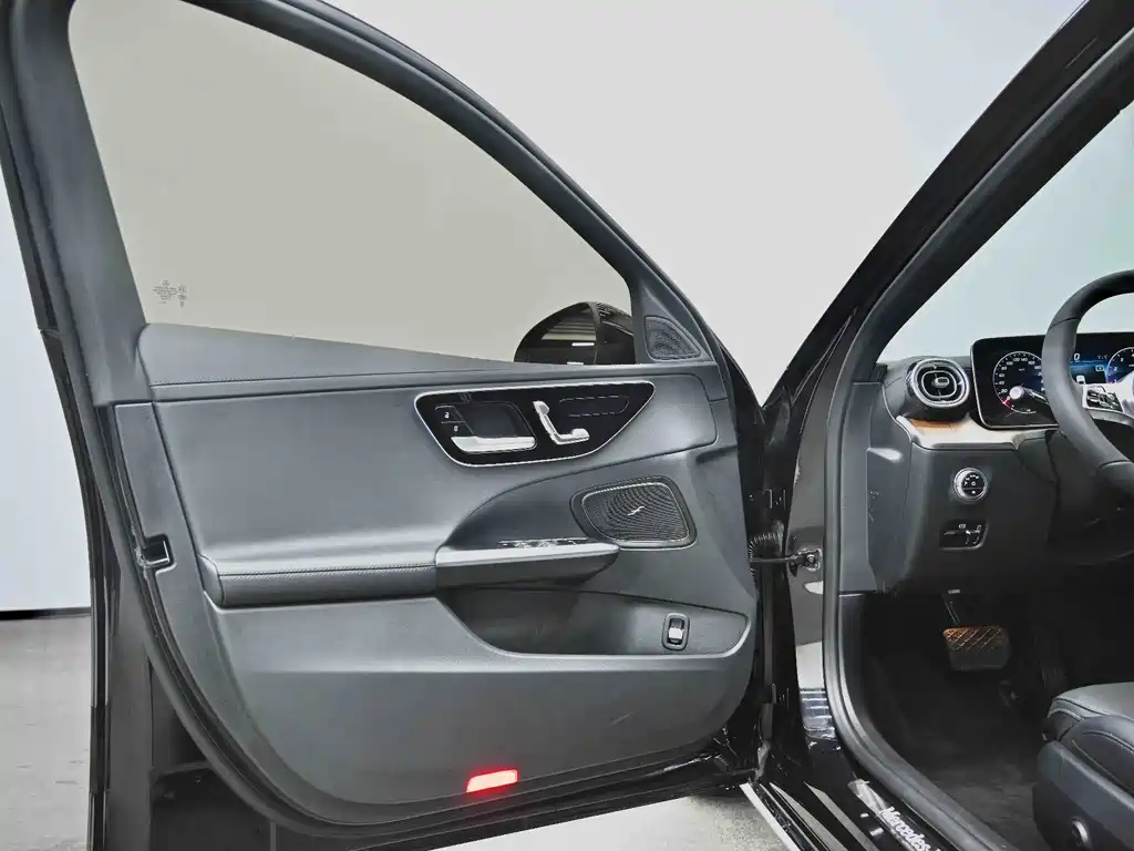 Mercedes-Benz Mercedes-Benz C 260 L 2023 - thumbnail 24