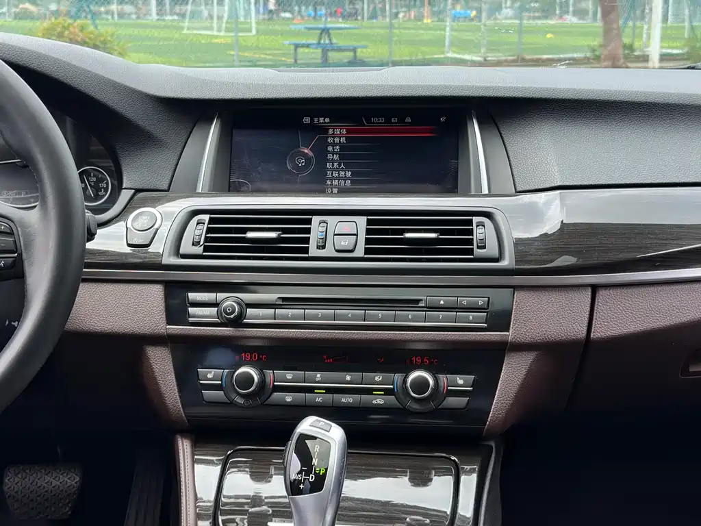 BMW BMW 5 Series 2014 525Li Luxury Design Package 2016 - thumbnail 14