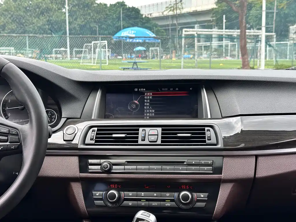 BMW BMW 5 Series 2014 525Li Luxury Design Package 2016 - thumbnail 18