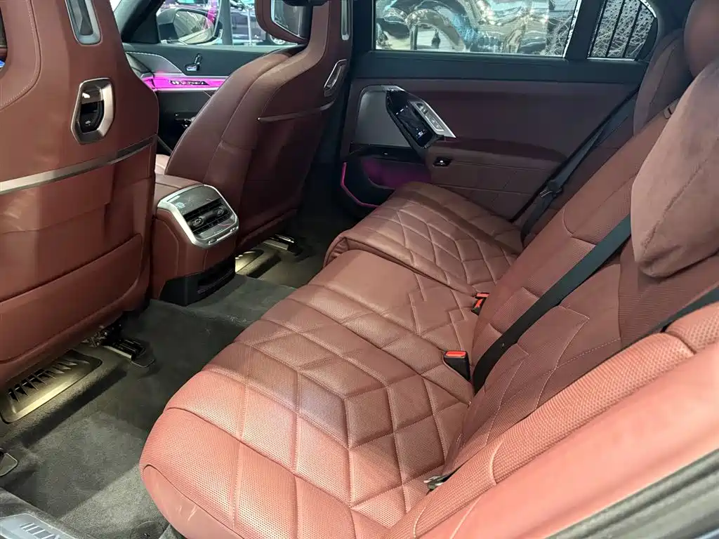 BMW BMW 7 Series 2023 Facelift 740Li Exclusive Luxury Package 2025 - thumbnail 5