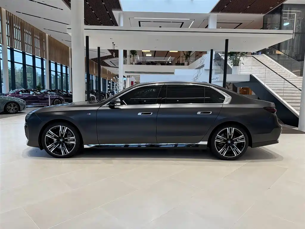 BMW BMW 7 Series 2023 Facelift 740Li Exclusive Luxury Package 2025 - thumbnail 14