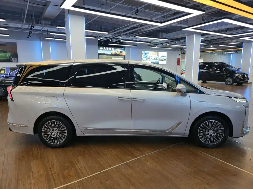 Buick Buick GL8 PHEV 2024 Avenir Luxury Edition 7-Seater 2024 - thumbnail 6