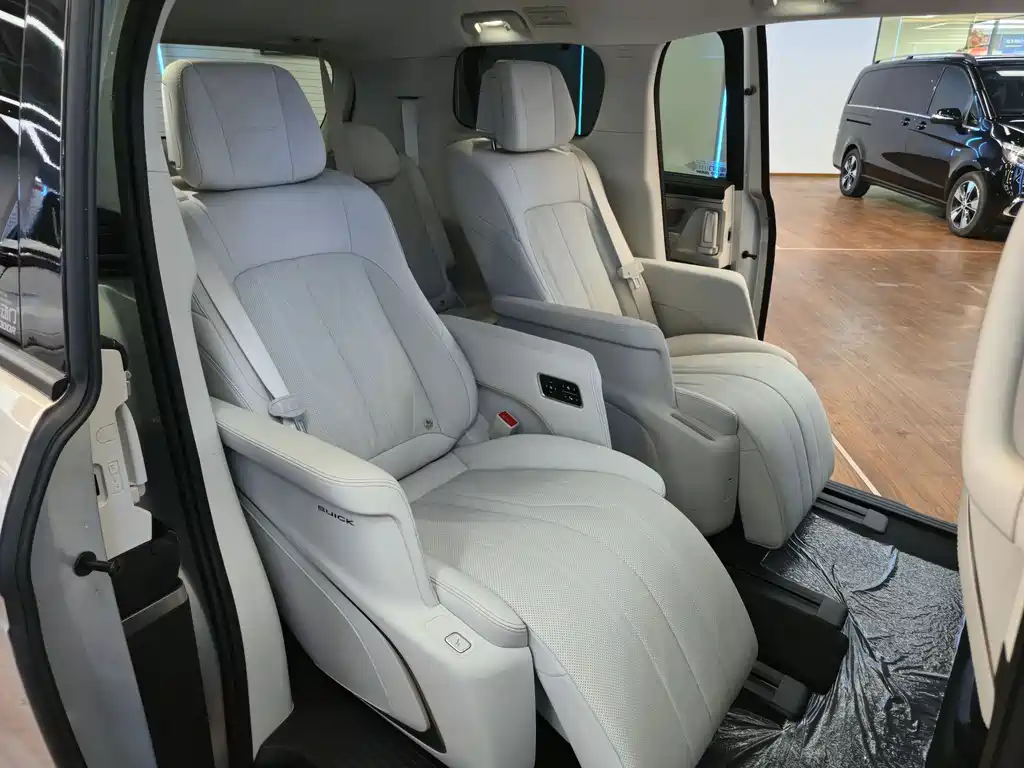 Buick Buick GL8 PHEV 2024 Avenir Luxury Edition 7-Seater 2024 - thumbnail 17