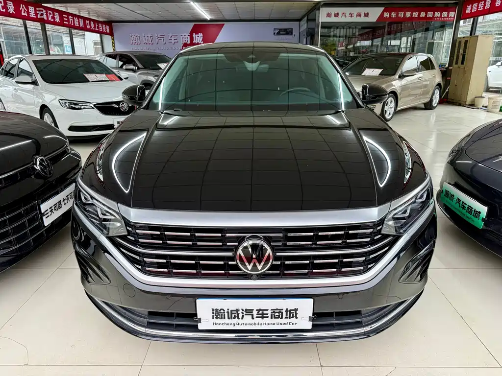 Volkswagen Passat 2023 330TSI Luxury Edition 2023 - thumbnail 2