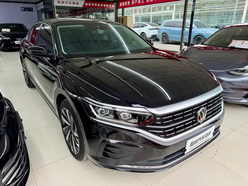 Volkswagen Passat 2023 330TSI Luxury Edition 2023 - thumbnail 3