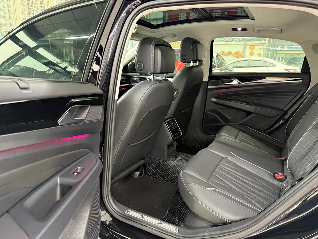 Volkswagen Passat 2023 330TSI Luxury Edition 2023 - thumbnail 7