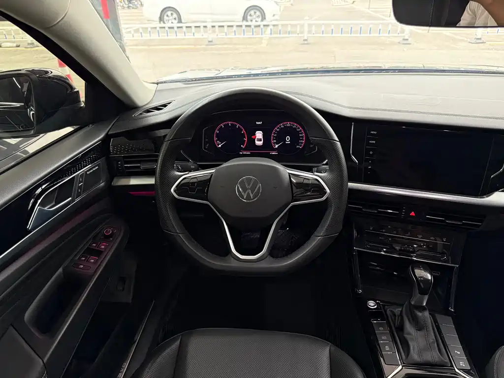 Volkswagen Passat 2023 330TSI Luxury Edition 2023 - thumbnail 8